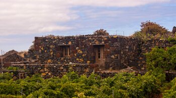 traditionelles Haus in den Weinfeldern um Guarazoca auf El Hierro