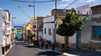 Gasse zum Hafen in La Restinga auf El Hierro