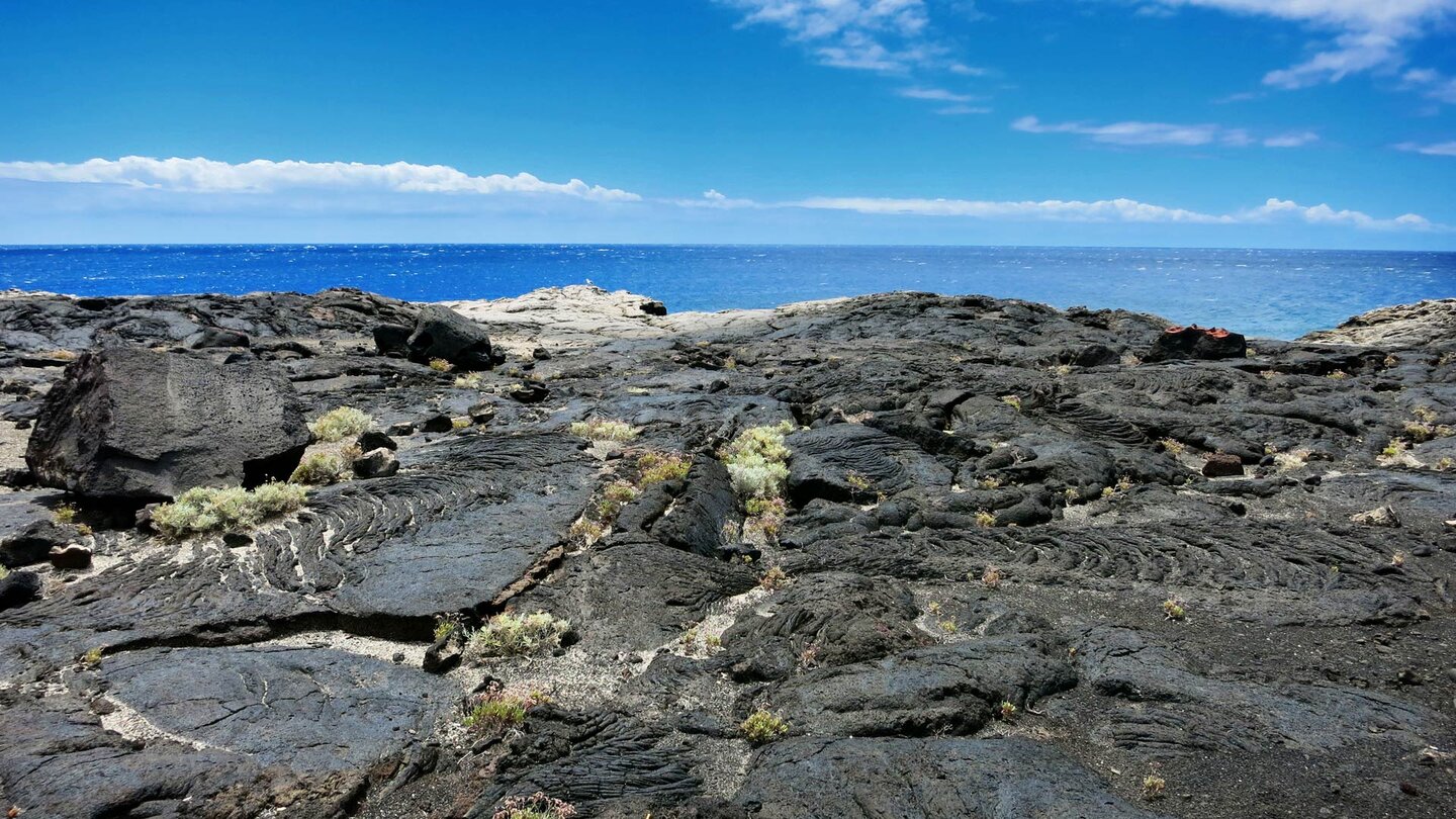 die Vul­kanlandschaft entlang der Punta de los Saltos bei La Restinga auf El Hierro