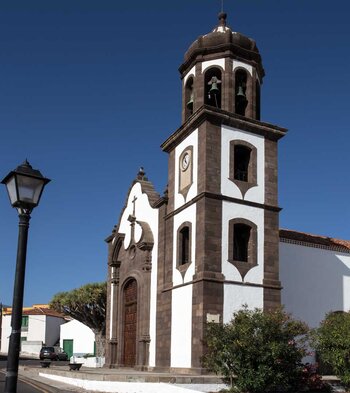 das Eingangsportal an der Frontseite der Kirche Iglesia Villa de Arico