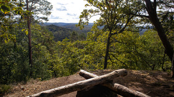 Blick auf Pfälzerwald und Nordvogesen vom Rumberg