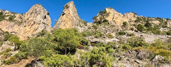 Felsspitzen im Barranco del Pito im Naturpark Sierras de Tejeda, Almijara y Alhama Felsspitzen im Barranco del Pito im Naturpark Sierra Almijara