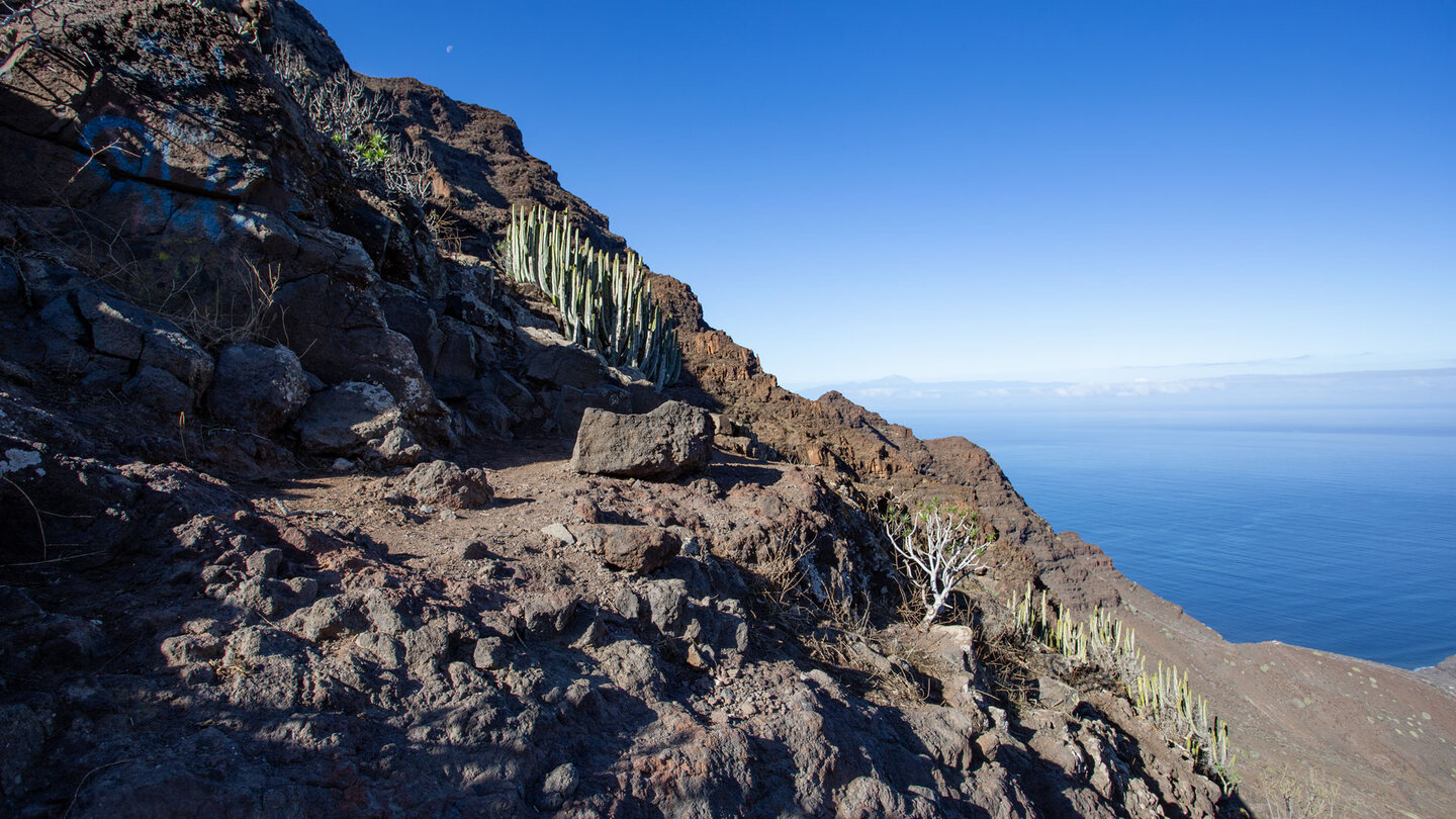 Wanderpfad entlang des Bergmassivs des Montaña Aguasabina