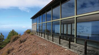 das Besucherzentrum mit hervorragendem Ausblick auf die umliegende Landschaft im El Julan