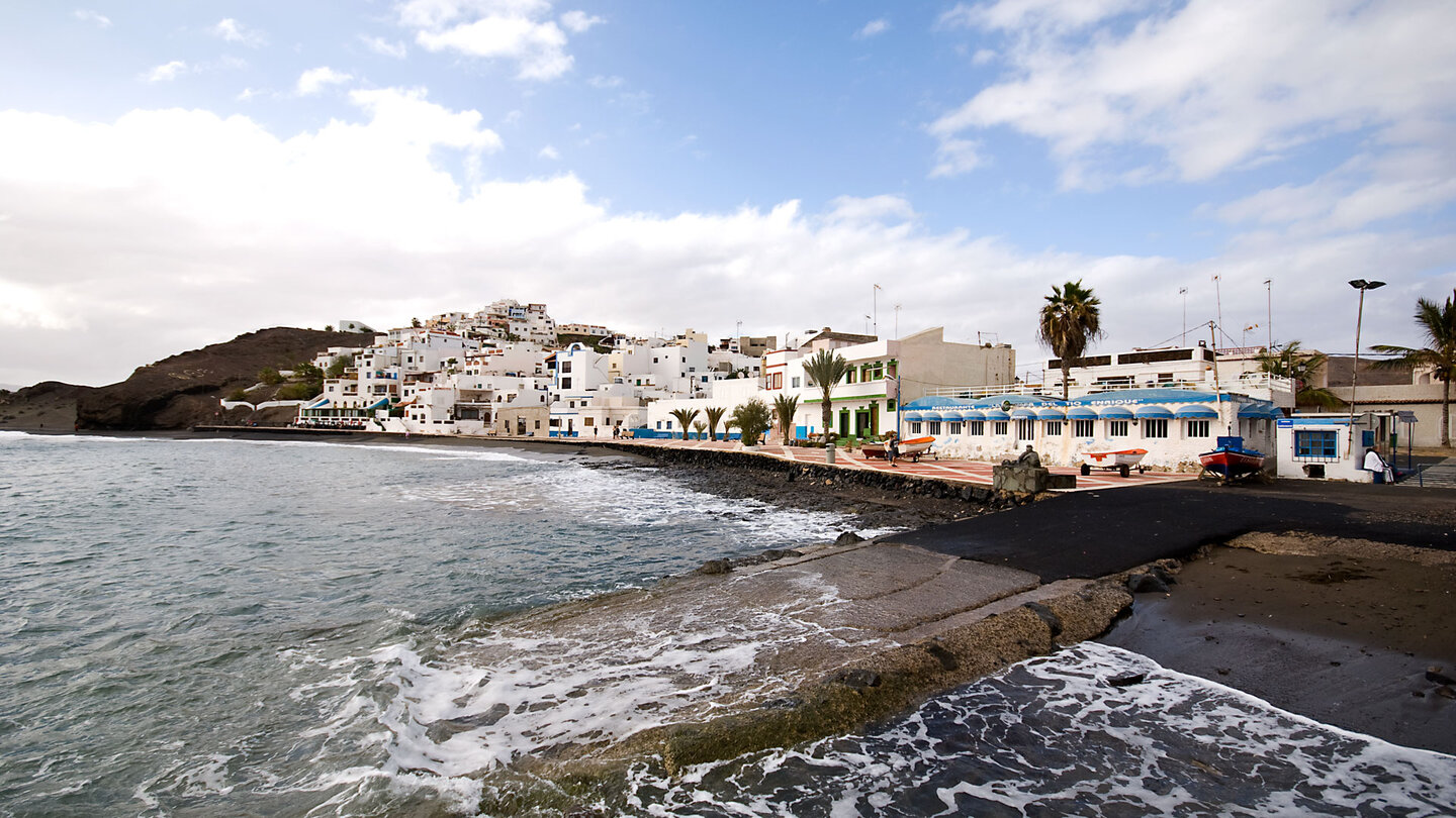 Ausblick entlang der Strandpromenade in Las Playitas auf Fuerteventura