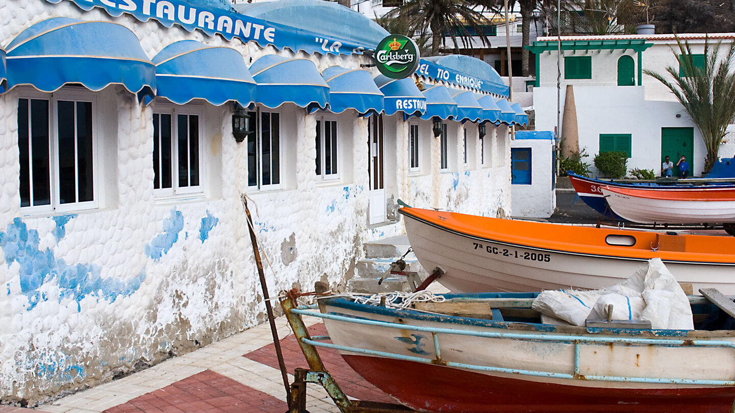 Fischrestaurant mit abgestellten Booten in Las Playitas