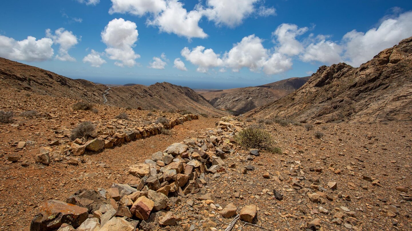 Ausblick von der Passhöhe Degollada de los Granadillos zum Risco de las Peñas