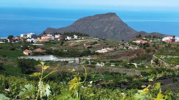 der Roque del Conde über der Kulturlandschaft bei Arona