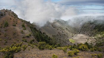 der Pico de Fireba mit der Caldera de la Hoya de Fireba auf El Hierro