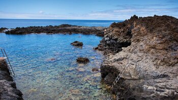 die Badebucht Cala de Tacorón auf El Hierro mit ihrem kristallklaren Wasser