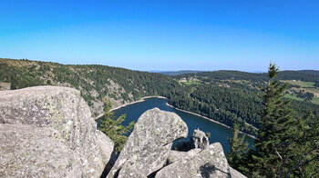 Aussichtspunkt mit Blick auf Rocher Hans vor dem Lac Blanc