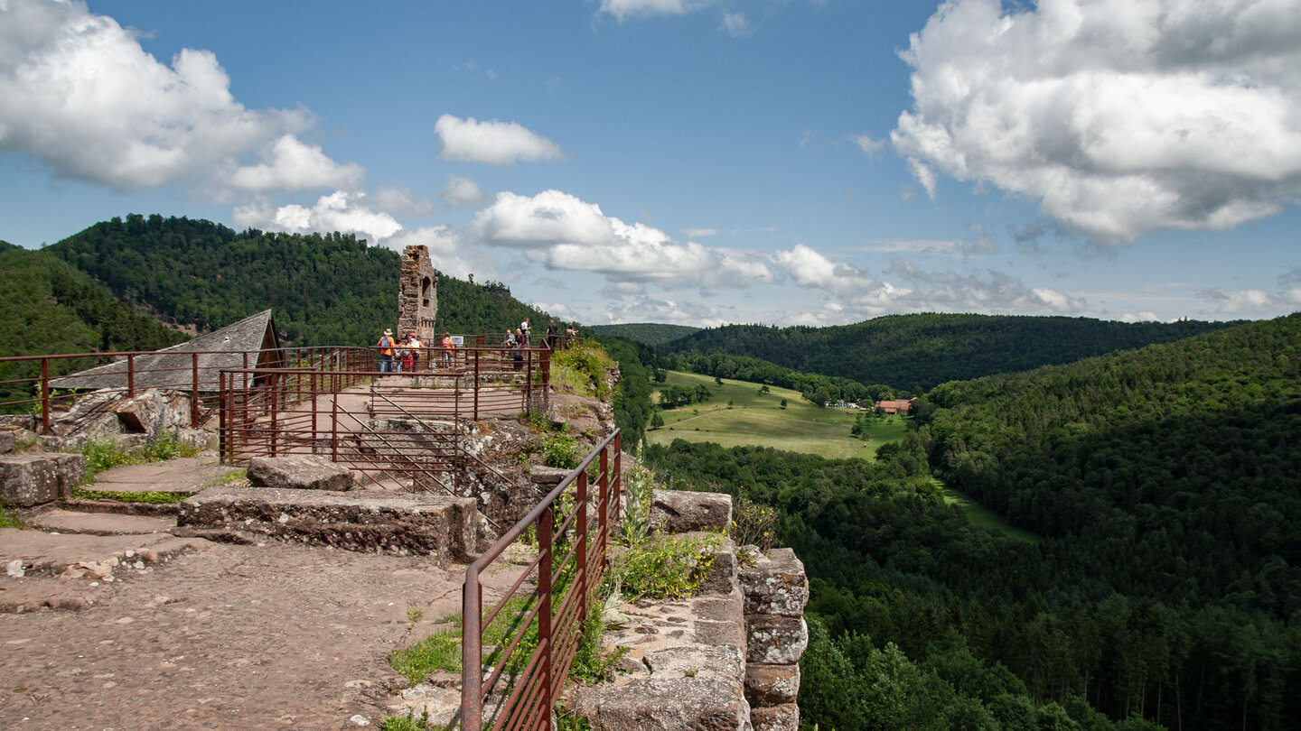 Blick vom Fleckenstein zum Gimbelhof