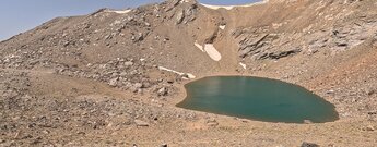 Laguna de la Caldera vor dem Pico de Loma Peleda und dem Cerro Boto