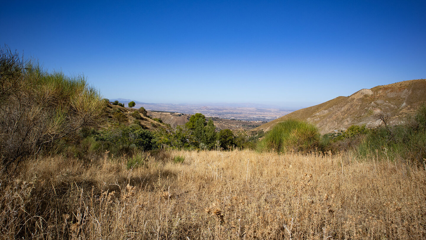 Blick auf die Ebene von der Wanderroute beim Barranco de la Solana