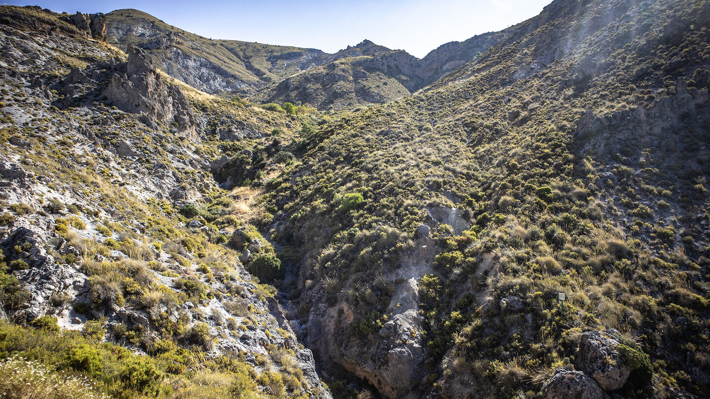 Trockenbachbett in der Erosionschlucht Revueltillas