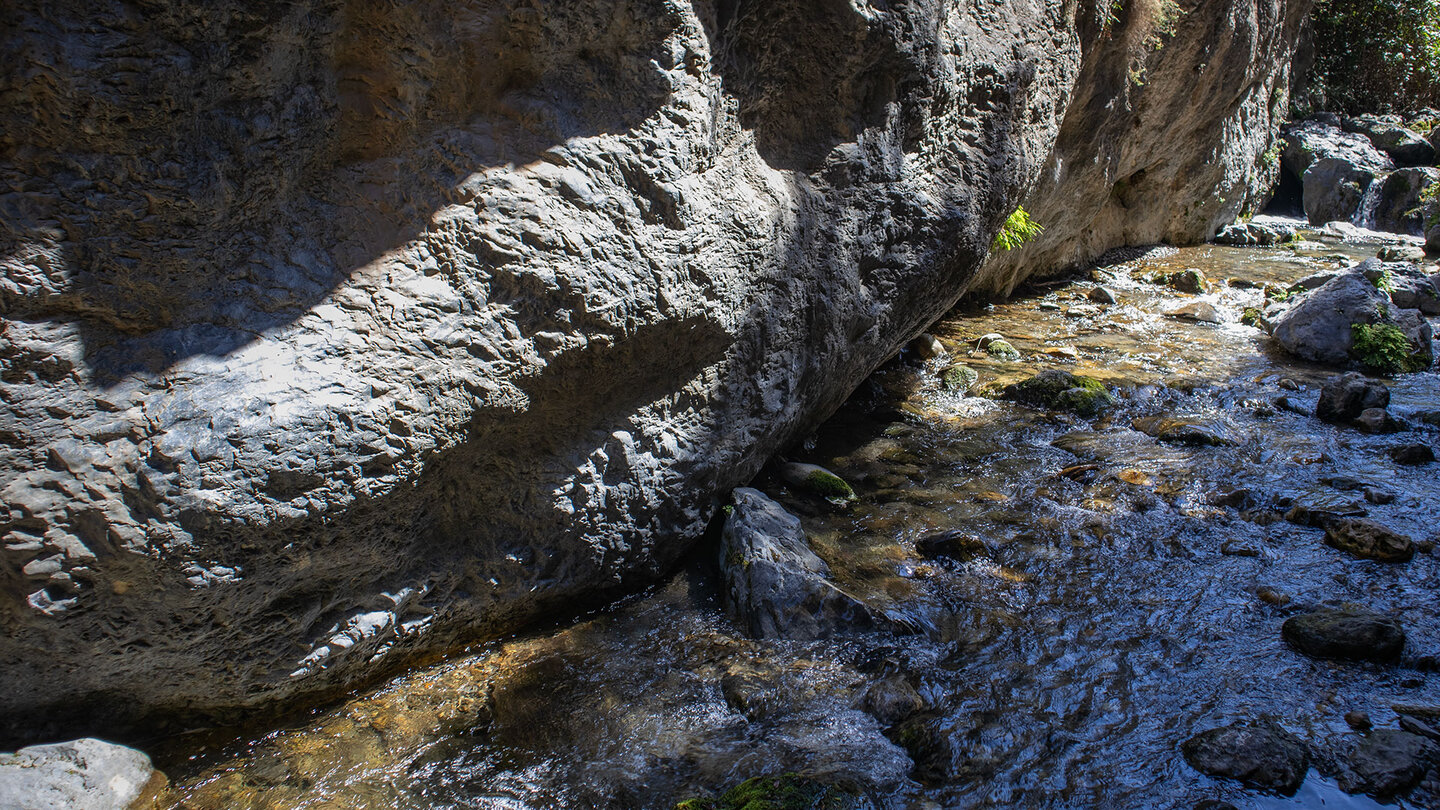 die Schlucht des Río Monachil entlang der Wanderung