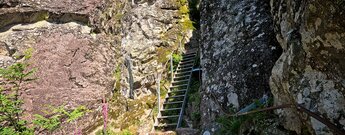 Treppe am Felstunnel beim Sentier des Roches