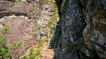 Treppe am Felstunnel beim Sentier des Roches