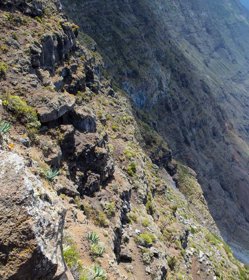 Der Mirador de la Peña auf El Hierro wurde direkt an der Abrisskante der Klippen des Risco de Tibataje errichtet