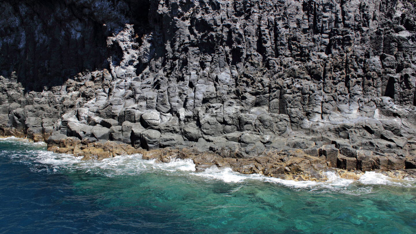 interessante Basaltformationen an der Cueva Bonita auf La Palma