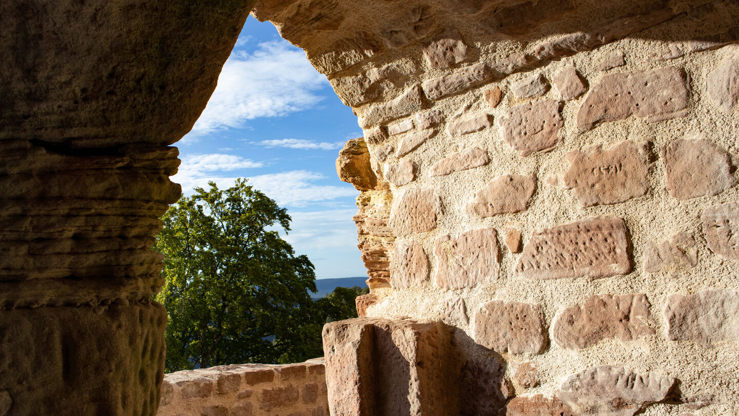 die beeindruckende Burgruine der Wegelnburg im Wasgau