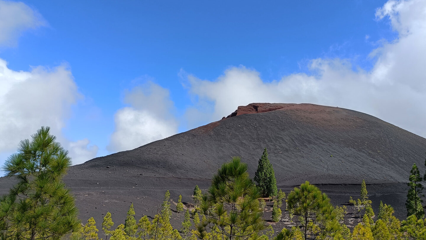 Ausblick auf den Vulkankegel des Montaña Negra vom Wanderweg