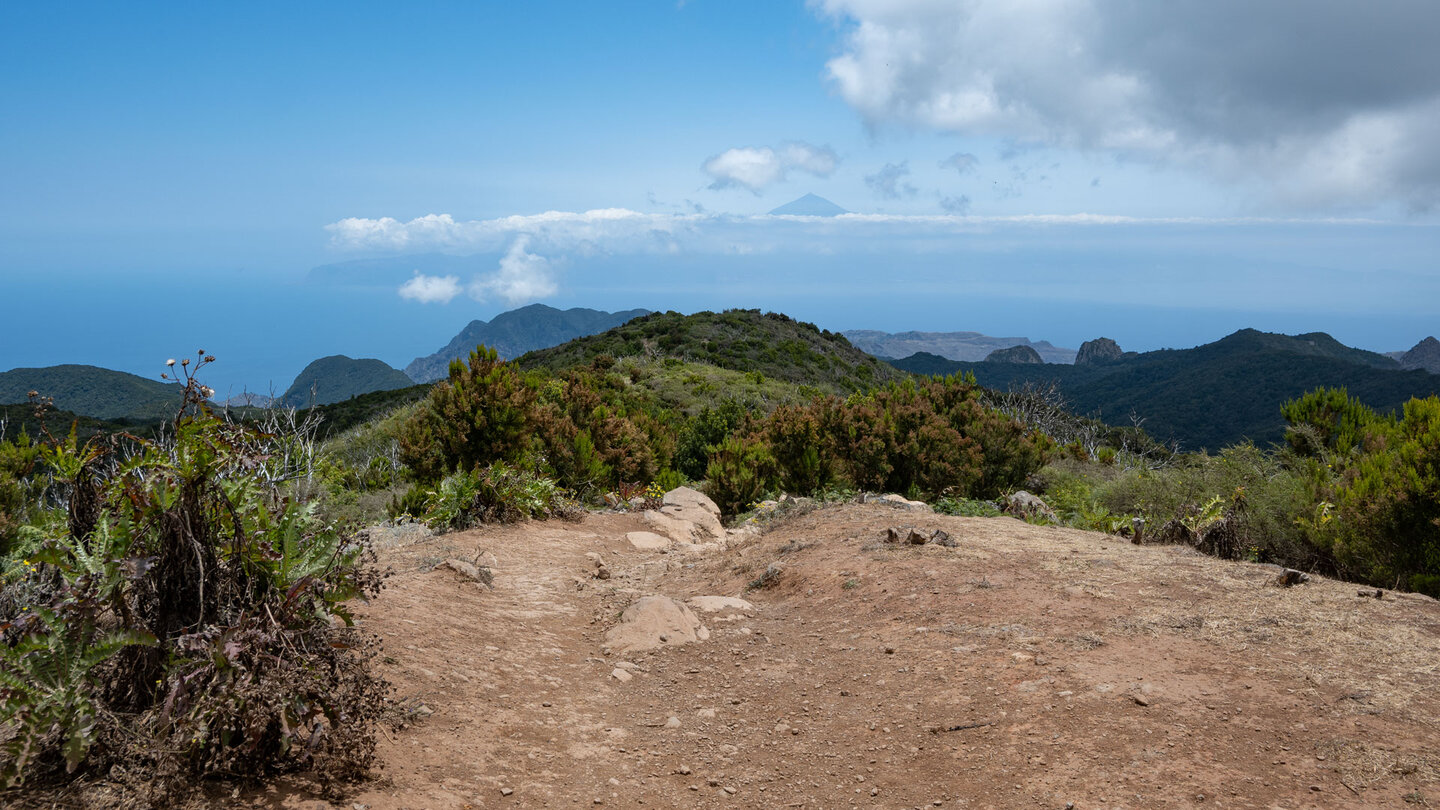 Blick zur Nachbarinsel Teneriffa mit dem Teide