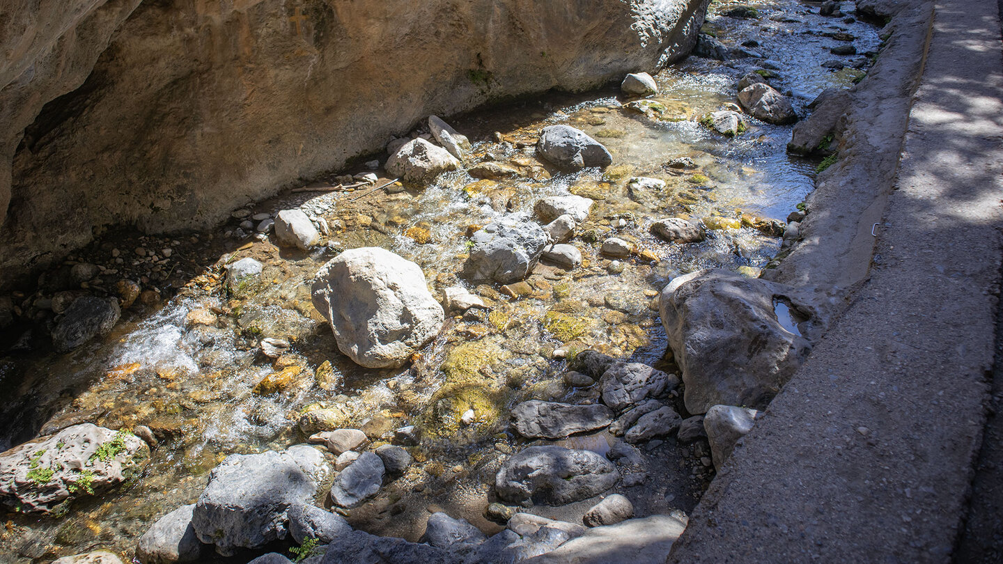 Wanderung im Bachbett des Río Monachil