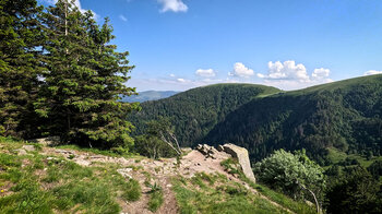 Blick auf die Bergrücken von Le Hohneck und Petit Hohneck