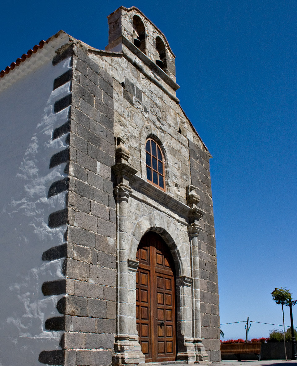 das Eingangsportal der Kirche Iglesia de El Salvador in Alajeró auf La Gomera