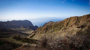 Vom Aussichtspunkt Mirador Altos de Baracán überblickt man die Schlucht von Los Carrizales und die Bergrücken des Teno-Gebirges