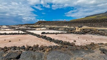 die Meerwassersaline liegt neben dem Faro de Fuencaliente