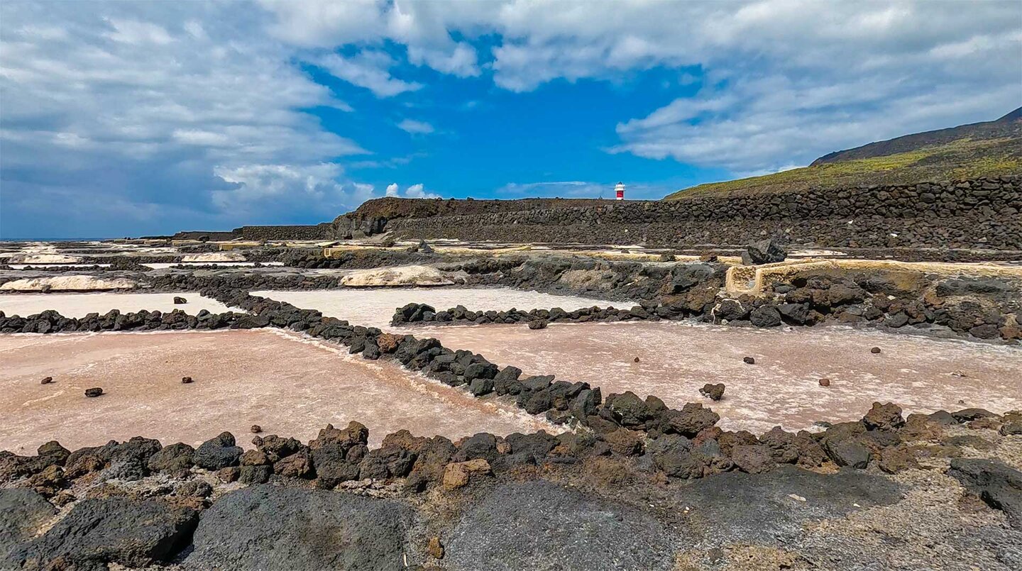 die Meerwassersaline liegt neben dem Faro de Fuencaliente