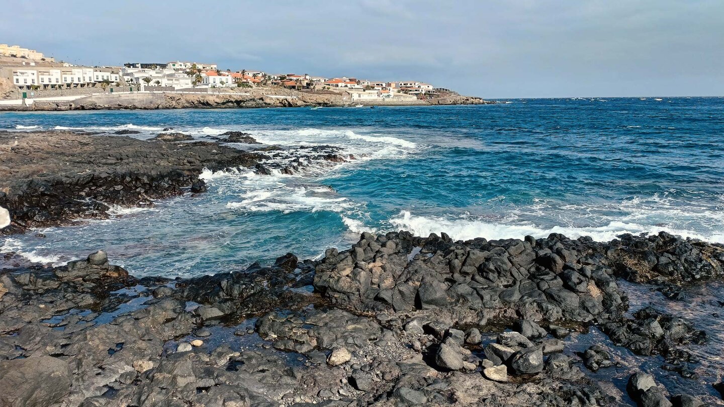 die Uferpromenade von El Porís am Ziel der Wanderung