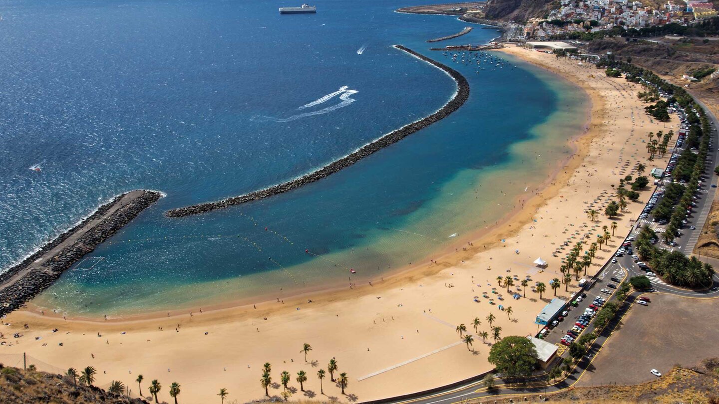 die Playa de Las Teresitas auf Teneriffa