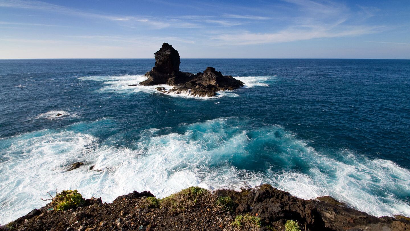 Blick auf den vorgelagerten Roque de Santo Domingo bei Puerto de Garafía