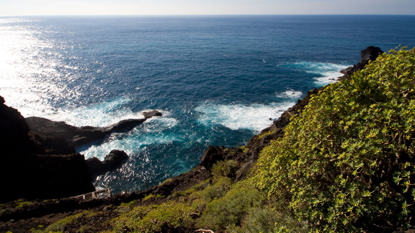 Blick über das Meer oberhalb von Puerto de Garafía