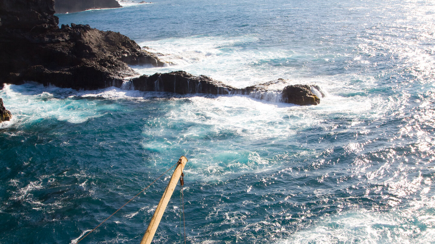 Blick auf die Brandung bei Puerto de Garafía