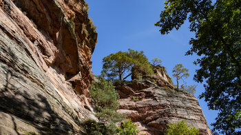 Blick entlang der imposanten Steilwände des Hochstein-Massivs