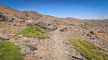 felsiges Terrain am Wanderweg zu den Siete Lagunas