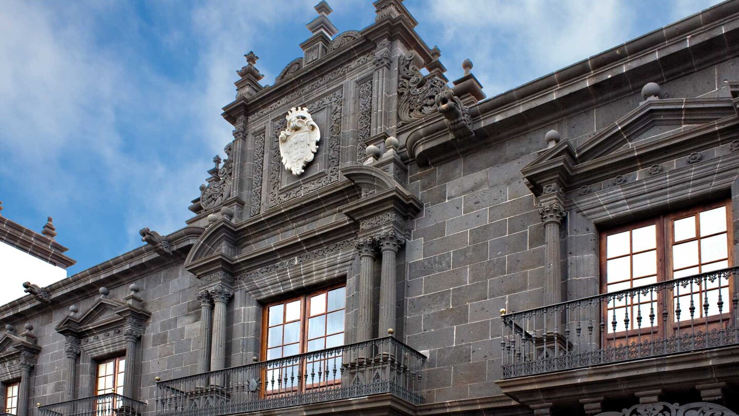 das Casa Salazar mit Wappen und Wasserspeier in La Laguna