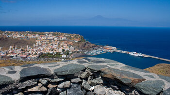 Blick vom Monumento al Sagrado Curazón de Jesús auf die Inselhauptstadt San Sebastián de La Gomera