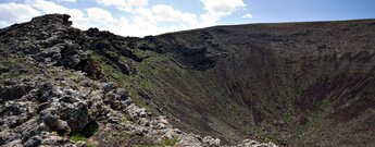 Bklick in den rund 70 Meter tiefen Krater Calderón Hondo auf Fuerteventura