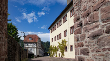 Wanderung durchs Neue Schloss in Neuenbürg