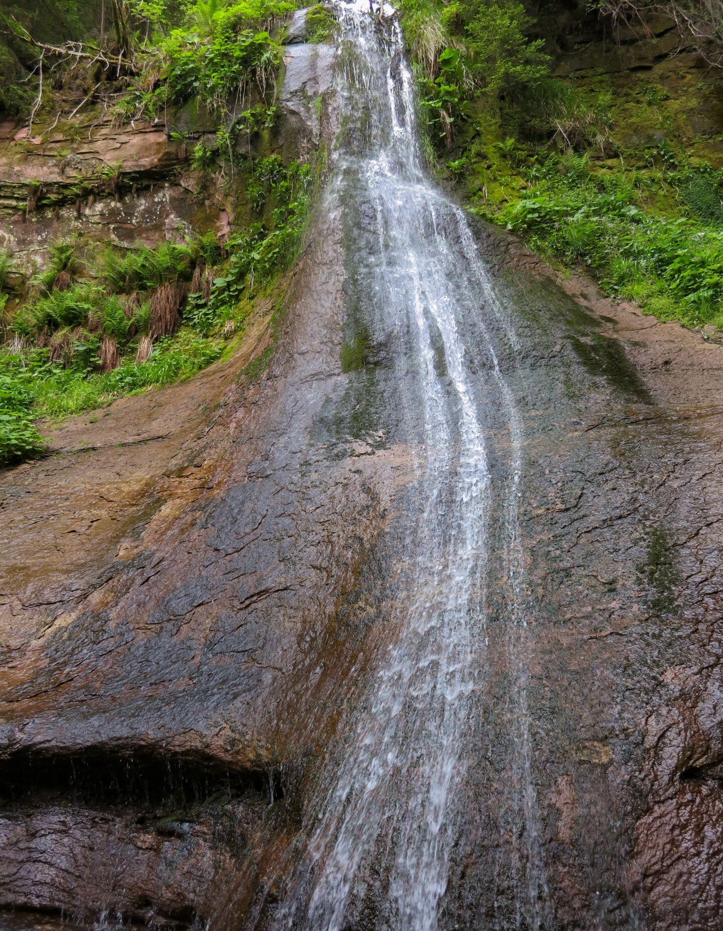 glatt geschliffene Felsen am Sankenbachwasserfall