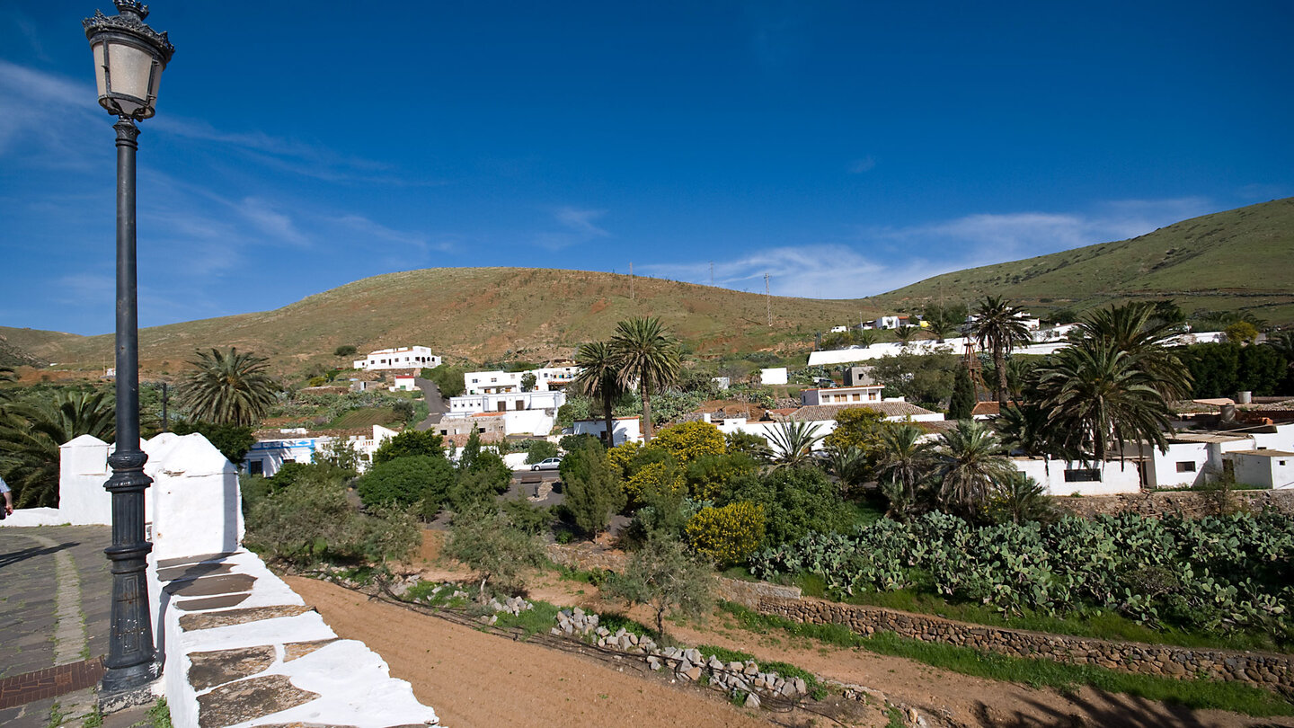 Ausblick auf die am Hang gelegenen Häuser in Bentancuria auf Fuerteventura