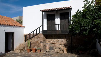 historische Außentreppe aus Holz in Betancuria - Fuerteventura