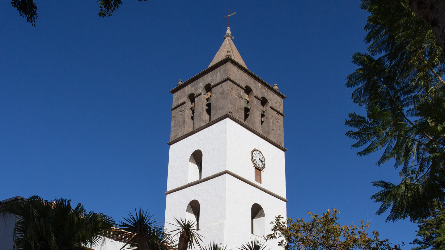 Blick auf den Kirchturm der Iglesia de San Marcos in Icod de los Vinos