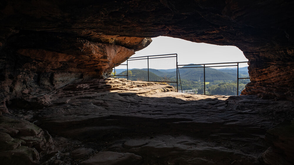 die Soldatenhütte im Felsdurchbruch des Hochstein-Massivs