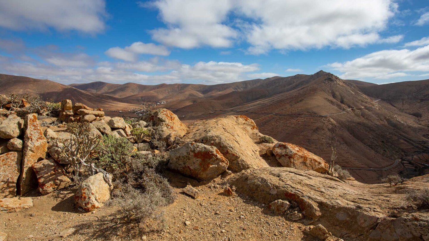 vomPico de la Aguililla blickt man zur Gipfelkette am Pico de la Muda